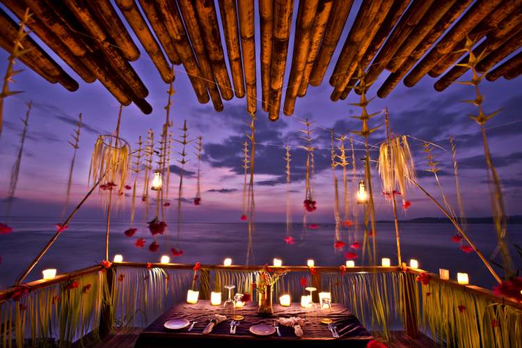 Marangga Cliffside Bale Private dining with view
