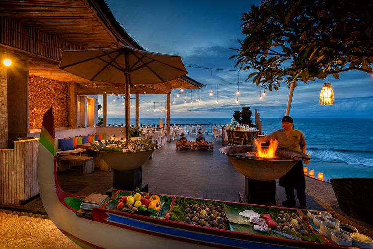 Anantara Uluwatu Bali Resort H1 sunset BBQ