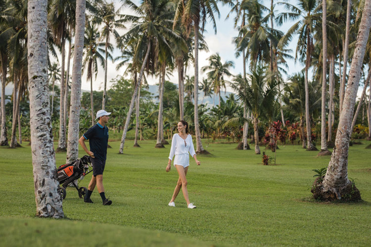 Couple on the golf course at Sinalei Reef Resort & Spa, Samoa