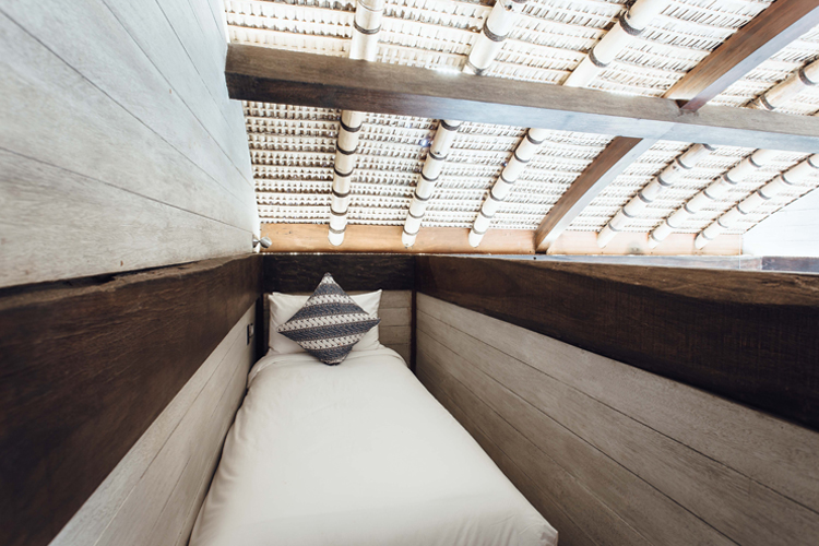Suarga Padang Padang Muso Pentroom muso single bed on mezzanine