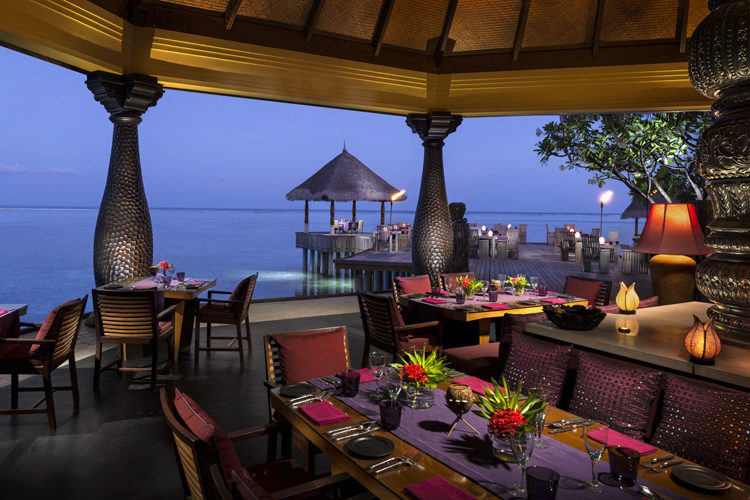 Four Seasons Kuda Haruu, Maldives restaurant Baraabaru with ocean view